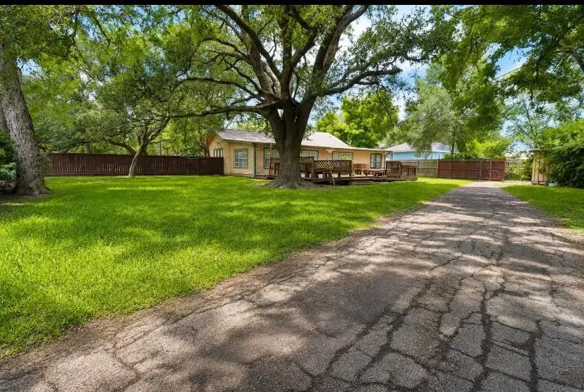 315 S Johnson Street, Alvin, TX 77511 - #1