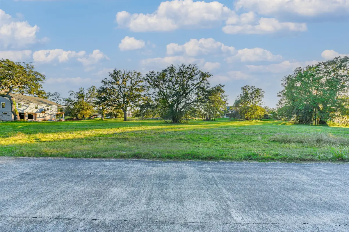 381 Horse Shoe Trail, Angleton, TX 77515 - #1
