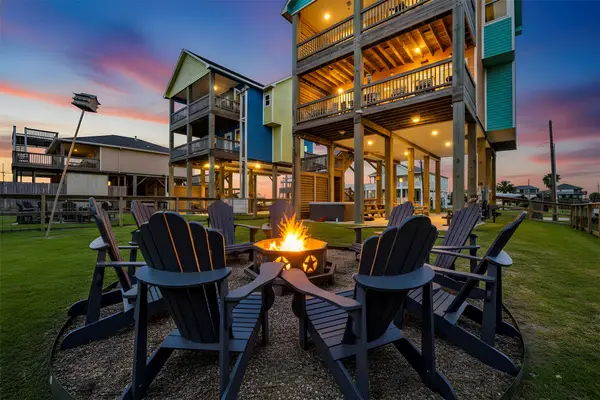 1998 Avenue G, Crystal Beach, TX 77650