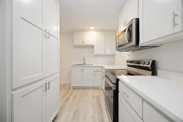 711 W Sidnor Street, Alvin, TX 77511