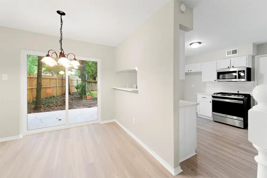 9 S Brook Pebble Court, The Woodlands, TX 77380 - Image #3