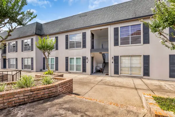 1800 Stoney Brook Drive #205, Houston, TX 77063