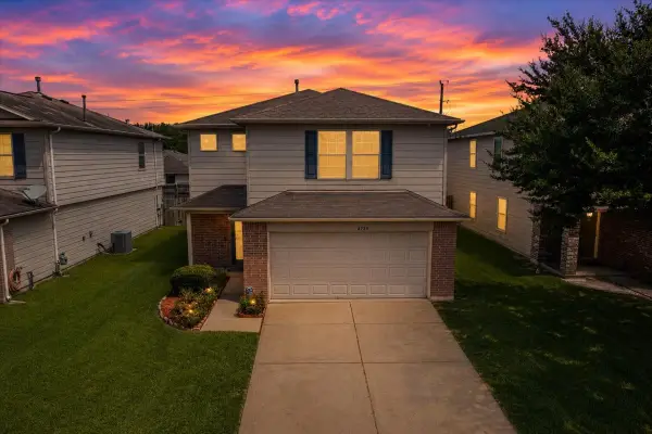 8723 Summerset Meadow Court, Houston, TX 77075