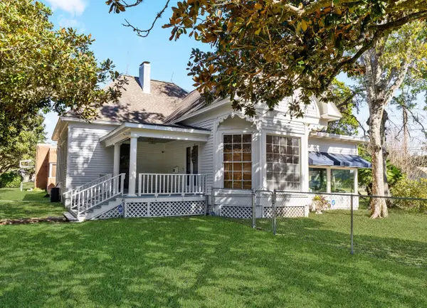 2421 Avenue G, Bay City, TX 77414