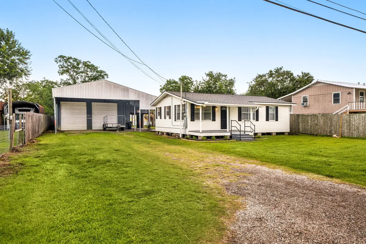 221 11th Street, Dickinson, TX 77539 - #1