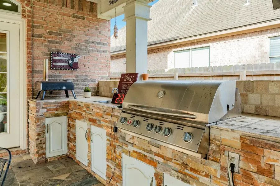 204 Arrowhead Drive, Lake Jackson, TX 77566 - Image #3