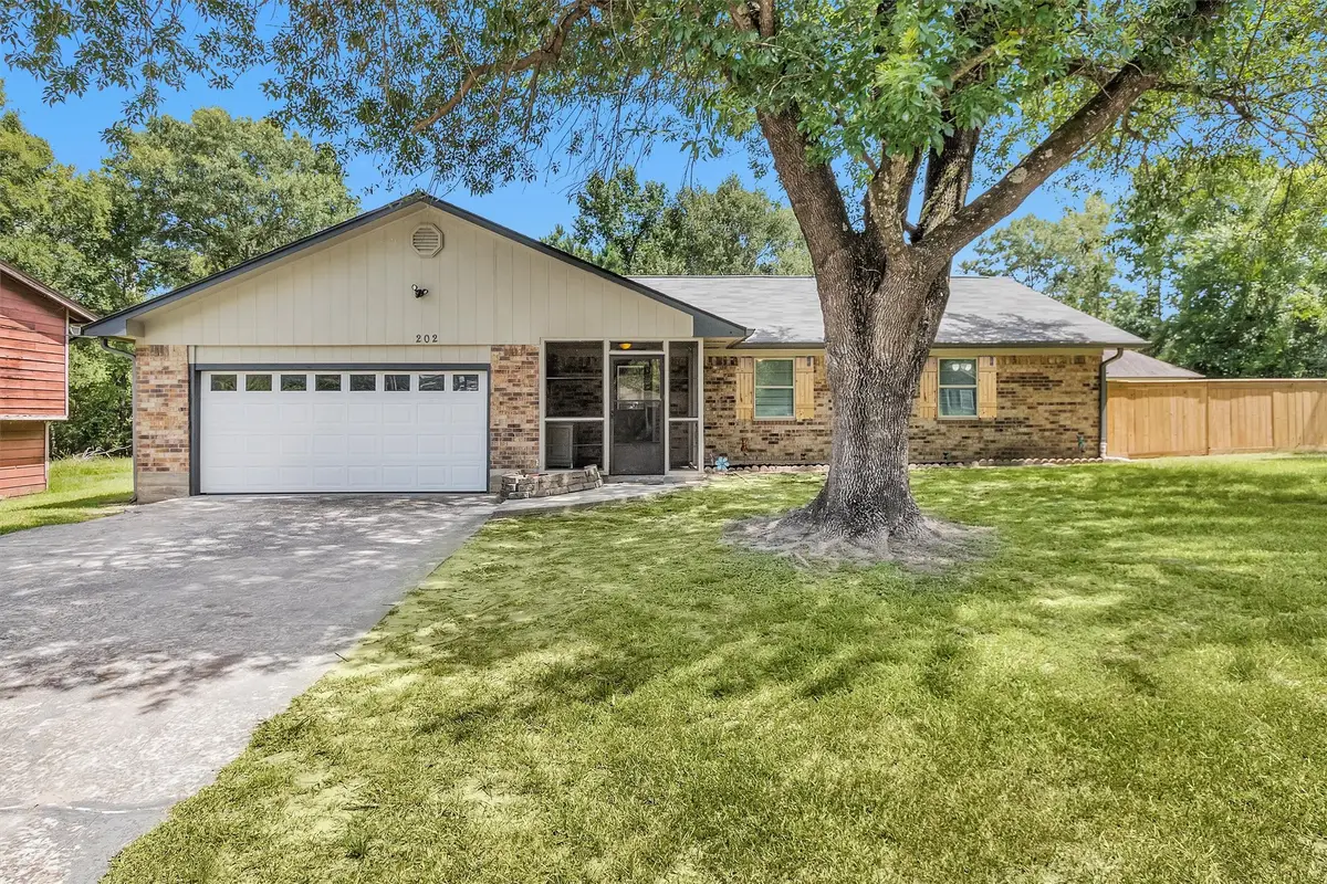 202 Twin Harbors Drive, Onalaska, TX 77360 - Image #1