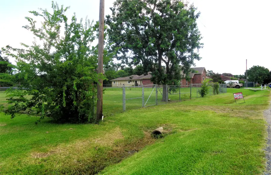 3908 20th Street N, Texas City, TX 77590 - #2