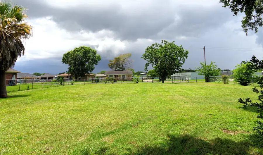 3908 20th Street N, Texas City, TX 77590 - #3