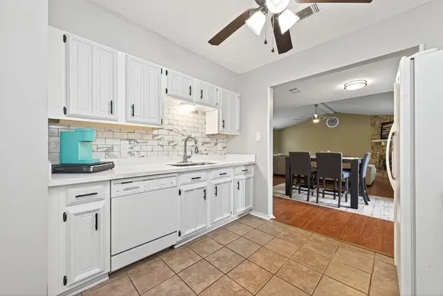 3319 Sycamore Springs Drive, Houston, TX 77339 - Image #2