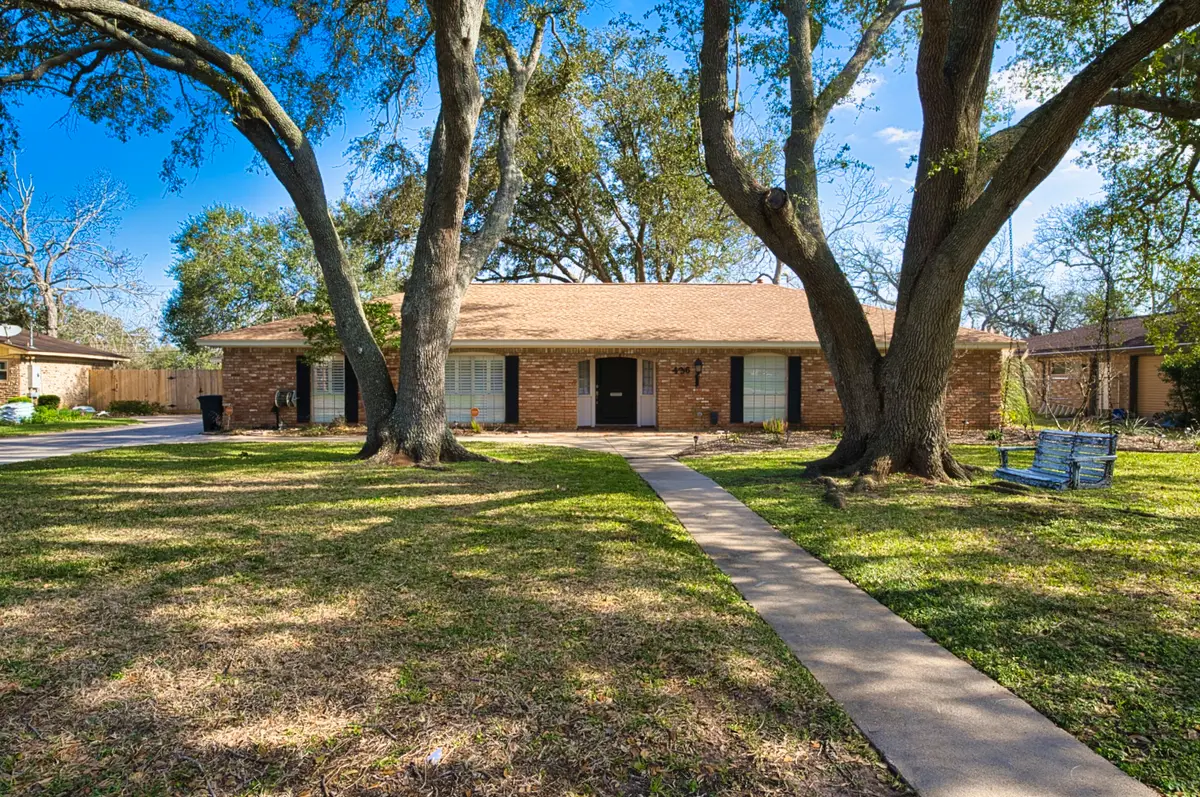 436 Forest Drive, Lake Jackson, TX 77566 - #1
