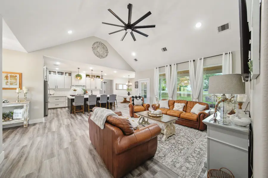 7332 Kurt Drive, Brenham, TX 77833 - Image #2