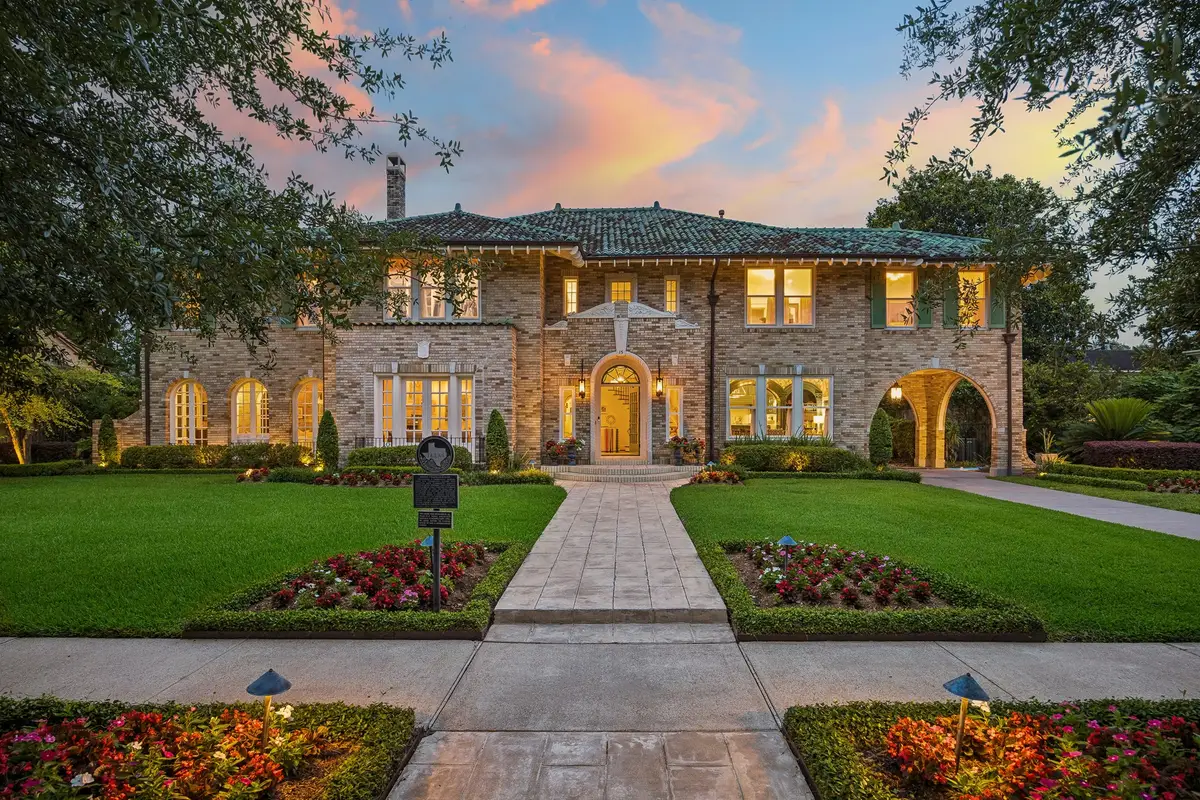 15 Courtlandt Place, Houston, TX 77006 - #1