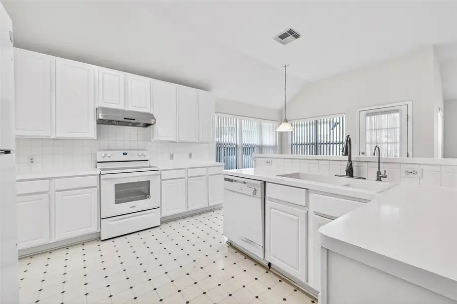 2127 Madewood Drive, Missouri City, TX 77459 - Image #3