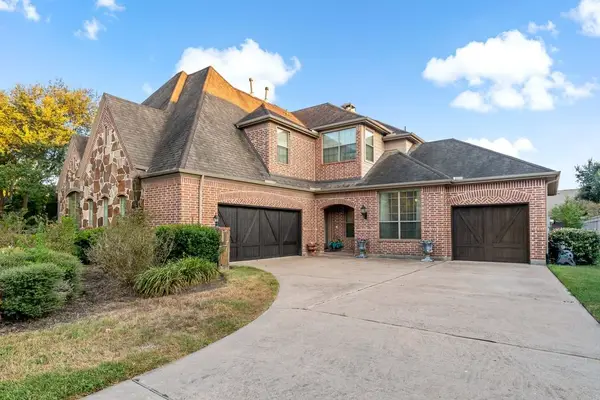 22 Waters Lake Boulevard, Missouri City, TX 77459