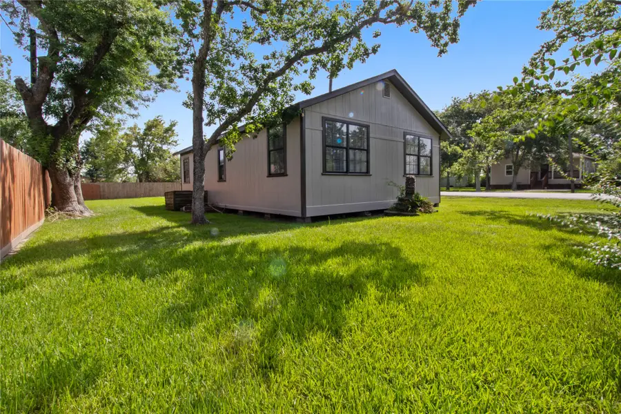 805 28 1/2, San Leon, TX 77539 - Image #3