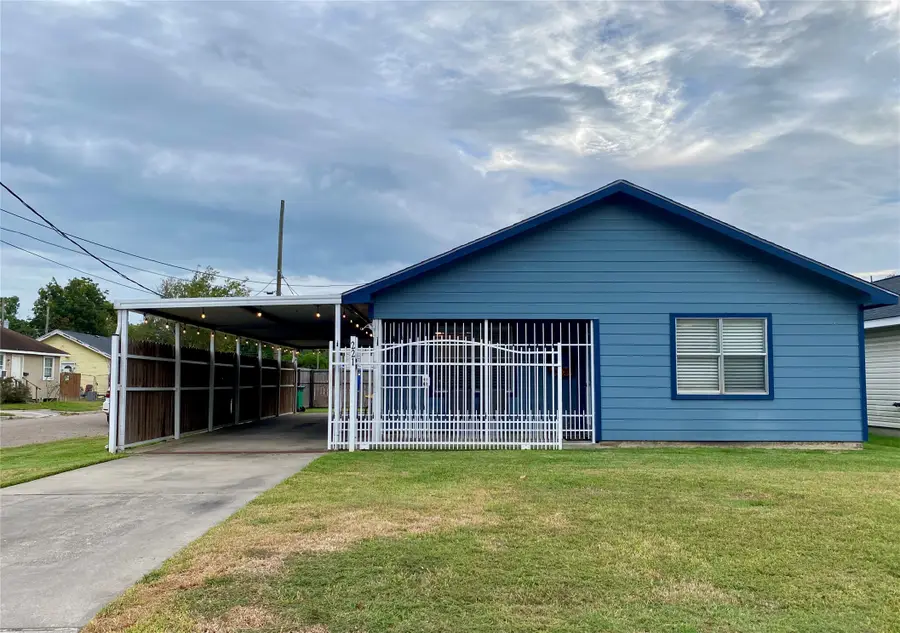 221 E Defee Avenue, Baytown, TX 77520 - #3