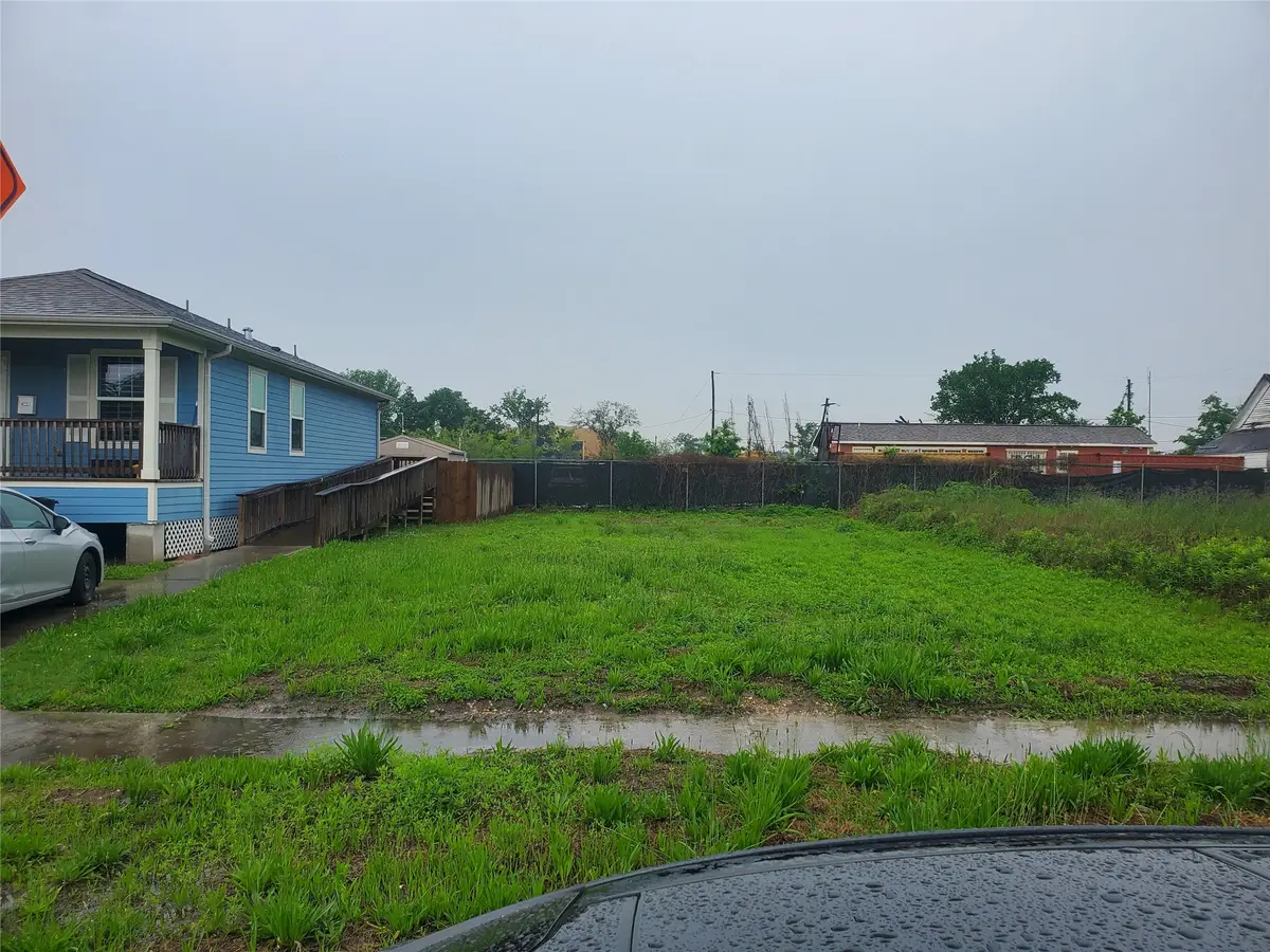 2710 Mills Street, Houston, TX 77026 - #1