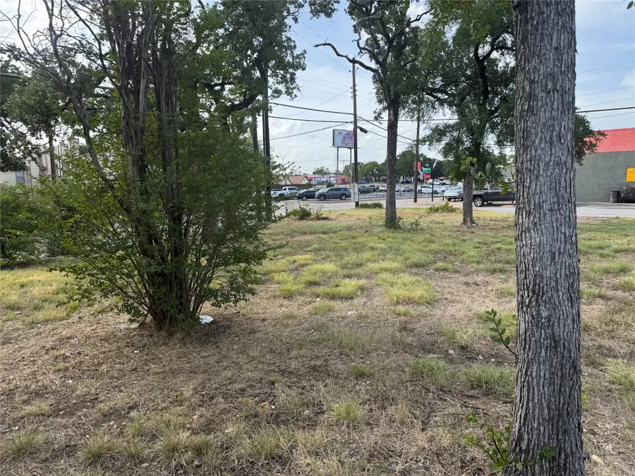 5900 Dallas Avenue, Fort Worth, TX 76112 - #2