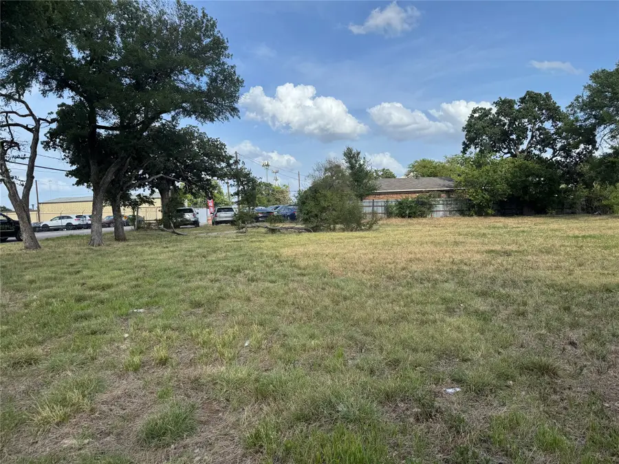 5900 Dallas Avenue, Fort Worth, TX 76112 - #3