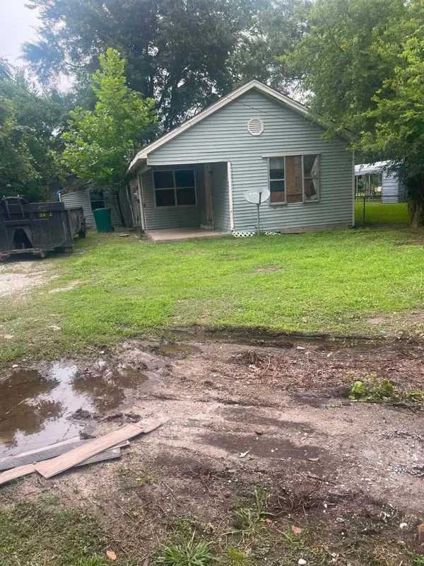 406 4th Street, Orange, TX 77630