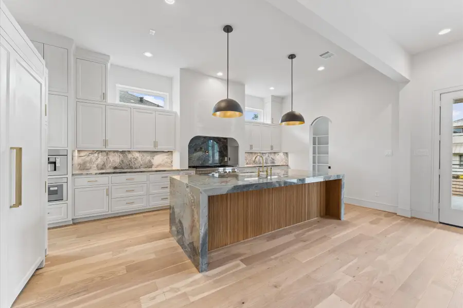 316 W 30th Street, Houston, TX 77018 - Image #2