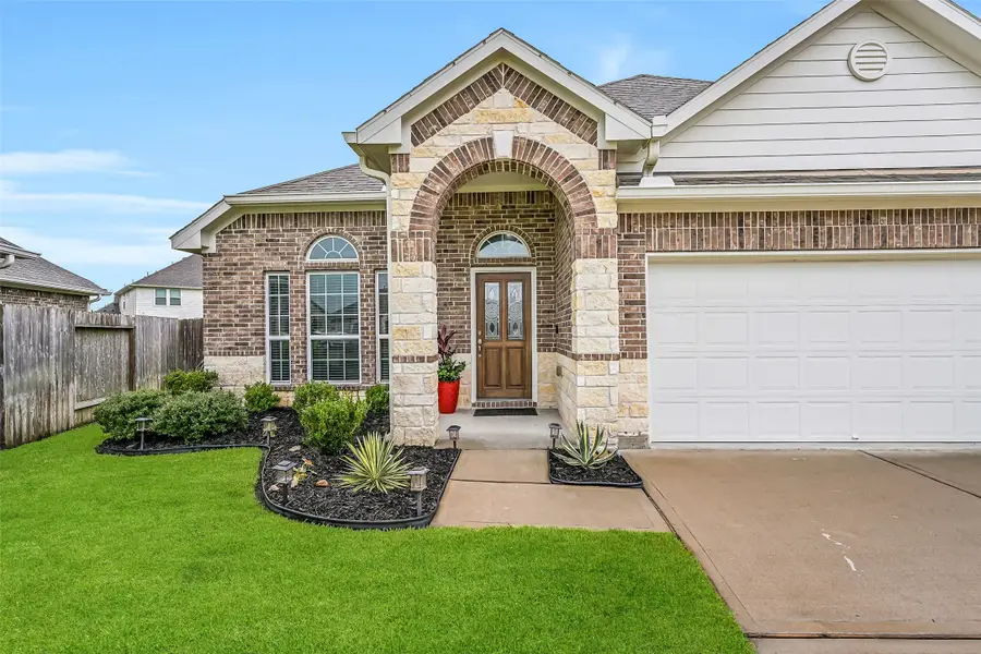 305 Bordeaux Court, Alvin, TX 77511 - #3