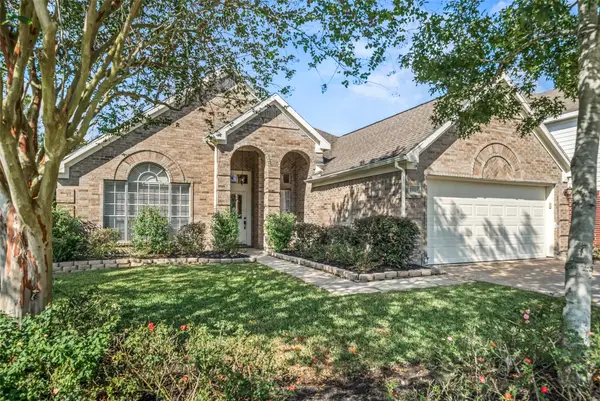 2826 Foxden Drive, Pearland, TX 77584
