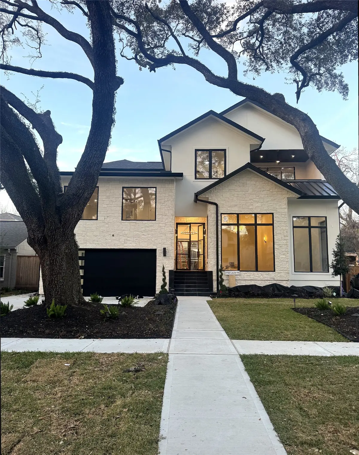 4708 Laurel St, Bellaire, TX 77401 - #1