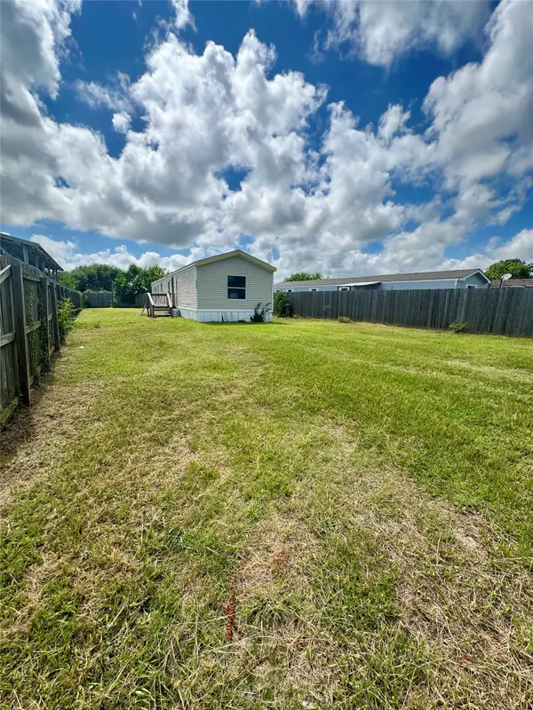 2523 Oyster Creek Bend, Oyster Creek, TX 77541