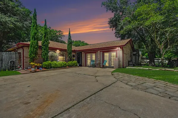 305 Seabreeze Drive, League City, TX 77573