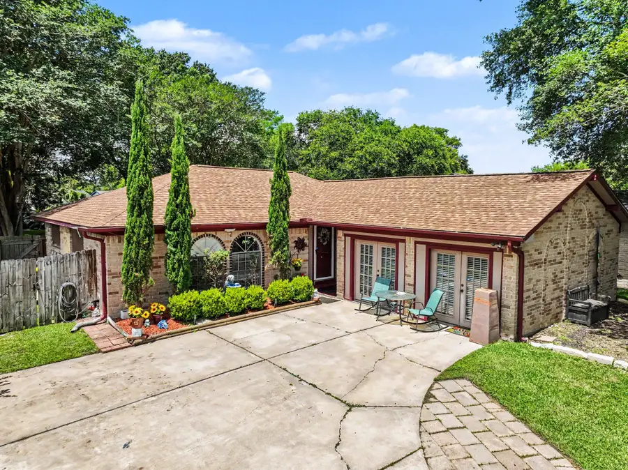 305 Seabreeze Drive, League City, TX 77573 - #2