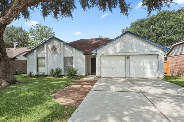 305 Foxtail Court, League City, TX 77573