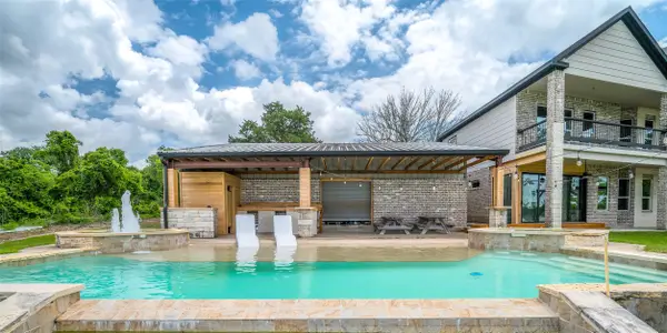 206 Elm Street, Highlands, TX 77562