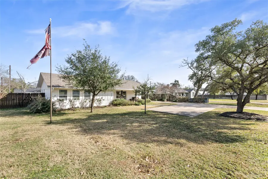 507 Crescent Drive, Bryan, TX 77801 - Image #2