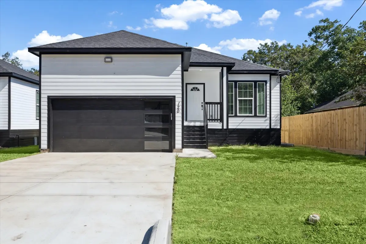 120 W Mulberry Avenue, Wharton, TX 77488 - #1