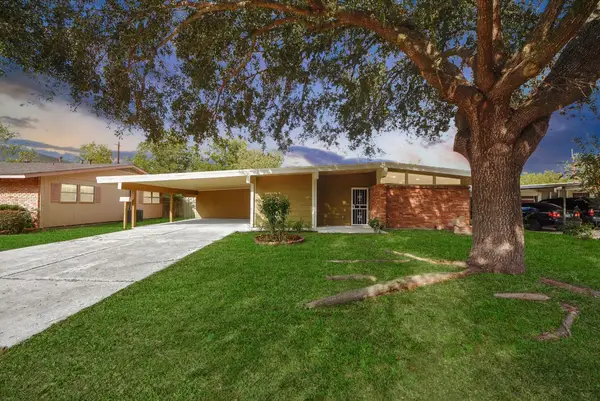 5326 Heatherbrook Drive, Houston, TX 77045