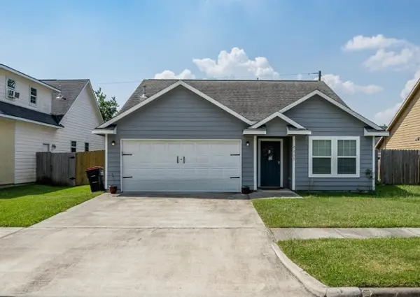 2111 W Gulf Street, Baytown, TX 77520