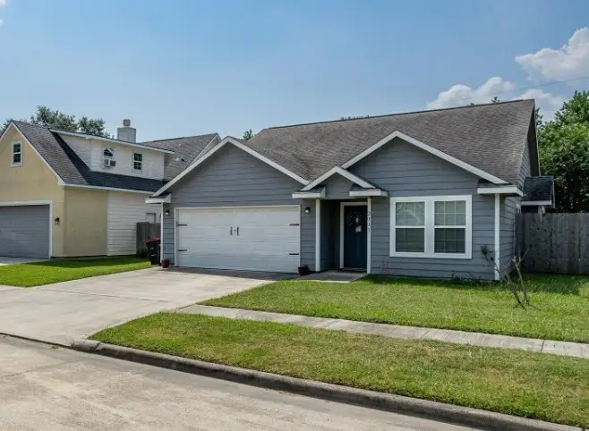2111 W Gulf Street, Baytown, TX 77520 - #2