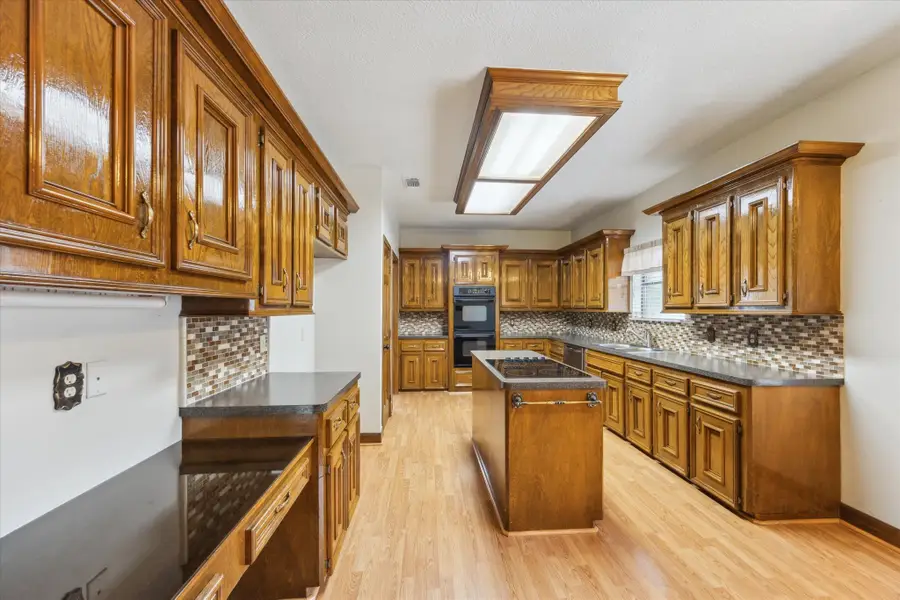 603 Westview Terrace Drive, Sealy, TX 77474 - Image #3