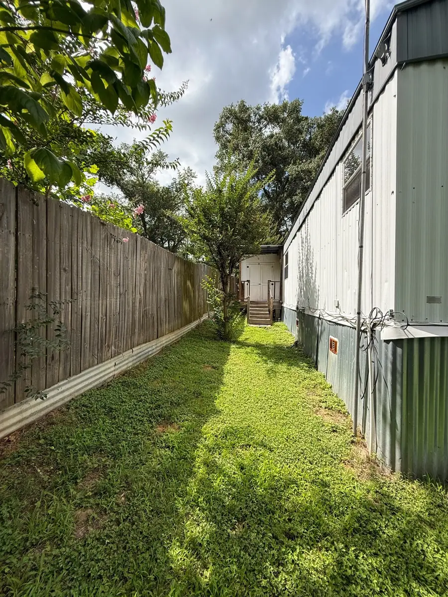 311 Joan, Buffalo, TX 75831 - Image #3