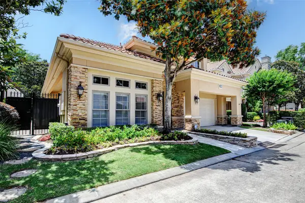 2822 Stuart Manor, Houston, TX 77082