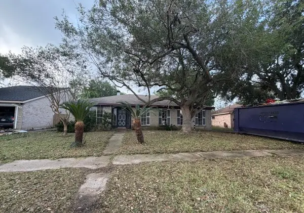 829 Willow Creek Drive, La Porte, TX 77571