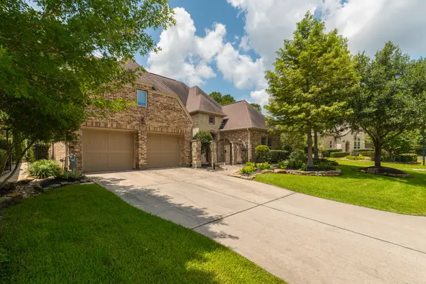 31 Woodglade Way, Tomball, TX 77375