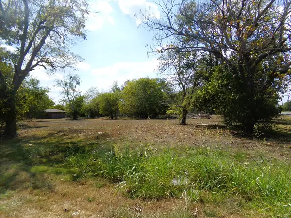 412 E Market Street, Weimar, TX 78962