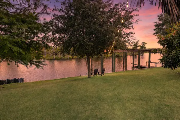 216 Berwick, Bridge City, TX 77611
