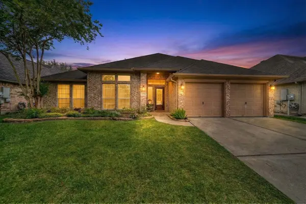 1575 Garden Lakes Drive, Friendswood, TX 77546