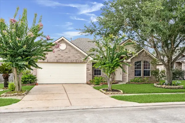 2708 Courtyard Lane, Pearland, TX 77584