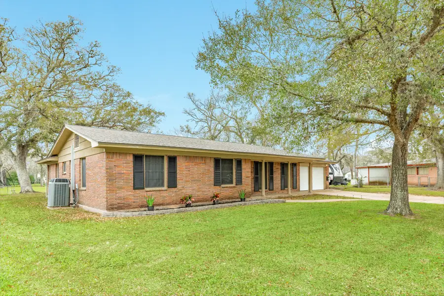 112 Blossom Street, Lake Jackson, TX 77566 - #2