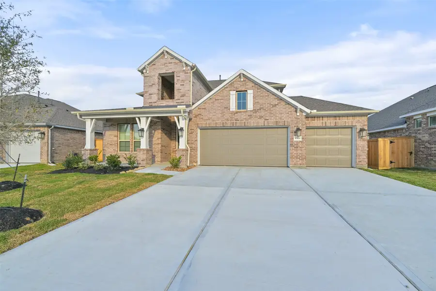 1529 Apache Heights Dr, Dayton, TX 77535 - Image #2